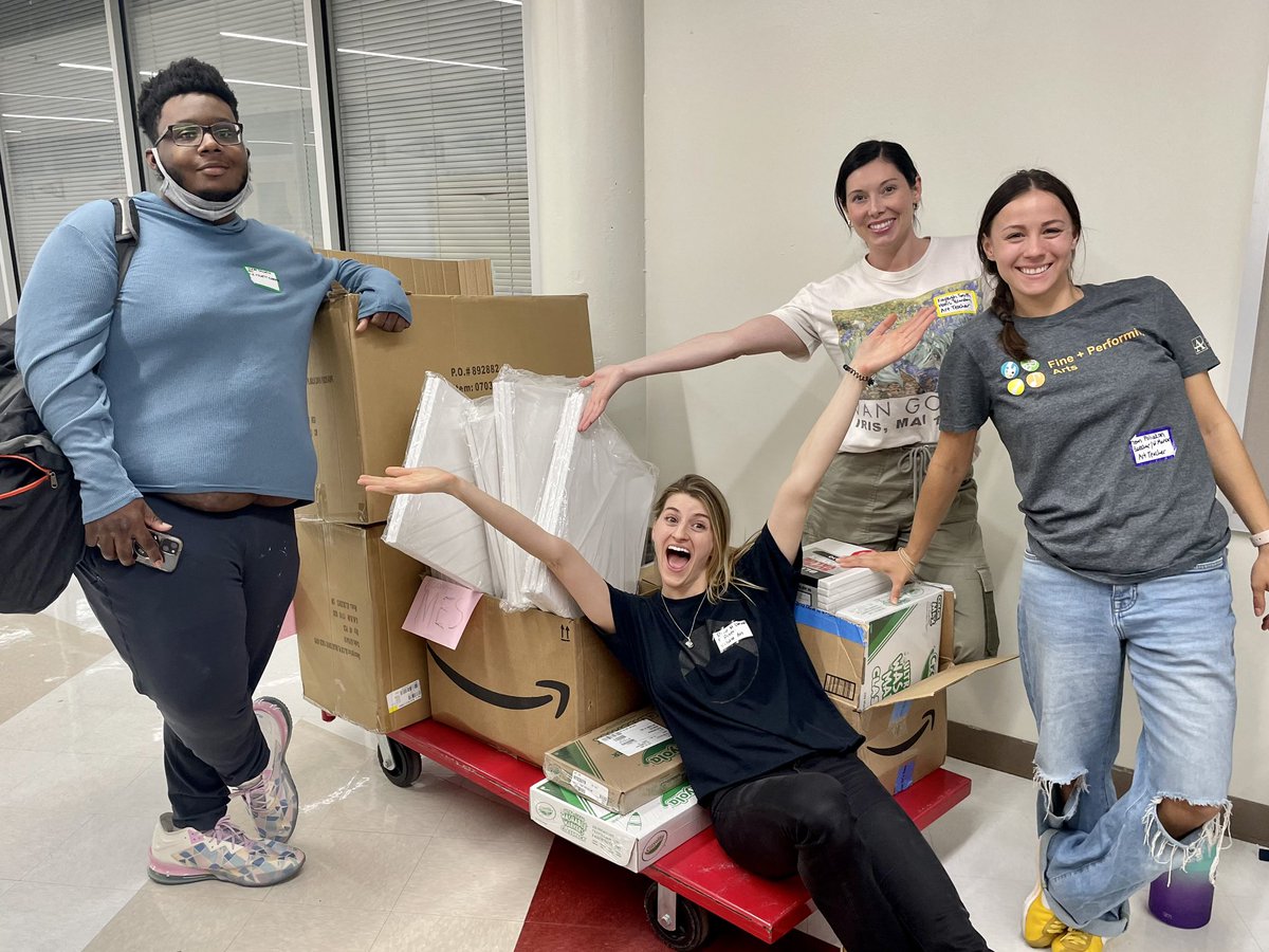 KSmith_ArtEd's tweet photo. THANK YOU #apsarts for all of the art supplies!!! @apsupdate @erickson_sarah_ @MorrisBrandonES @PoliArtz @Rosie_at_Rivers https://t.co/1ruhfTacwc