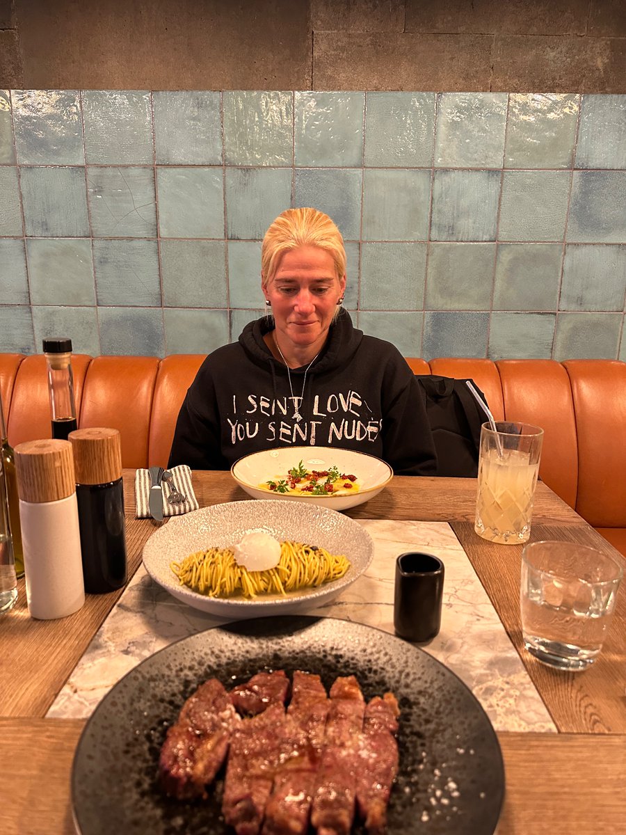 robinvesely___'s tweet photo. Největší radost mi dělá, když můžu mámu někam vzít a vracet jí celý moje skvělý dětství. ❤️ https://t.co/vaB3LCbyjZ