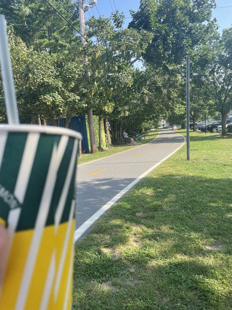 ConorT179's tweet photo. @EMSInsider @ltatro179 

The best refreshment while awaiting a meeting with a merchant! https://t.co/aZPhqDt8JQ
