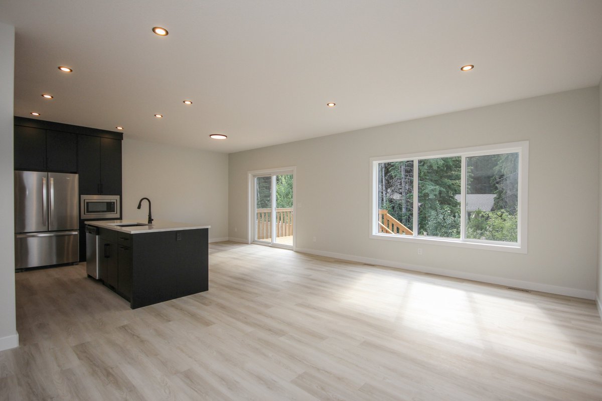 laebonhomes's tweet image. A little overcast today but still a great day to grab some 📸 of this awesome newly finished Quick Possession Home in #Timberstone !  | One lucky family will get to live here 😍

👉 laebon.com/165-thompson-c…