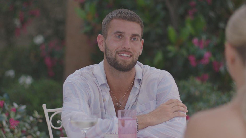 She’s barely anything, He’s just broski 
#LoveIsland