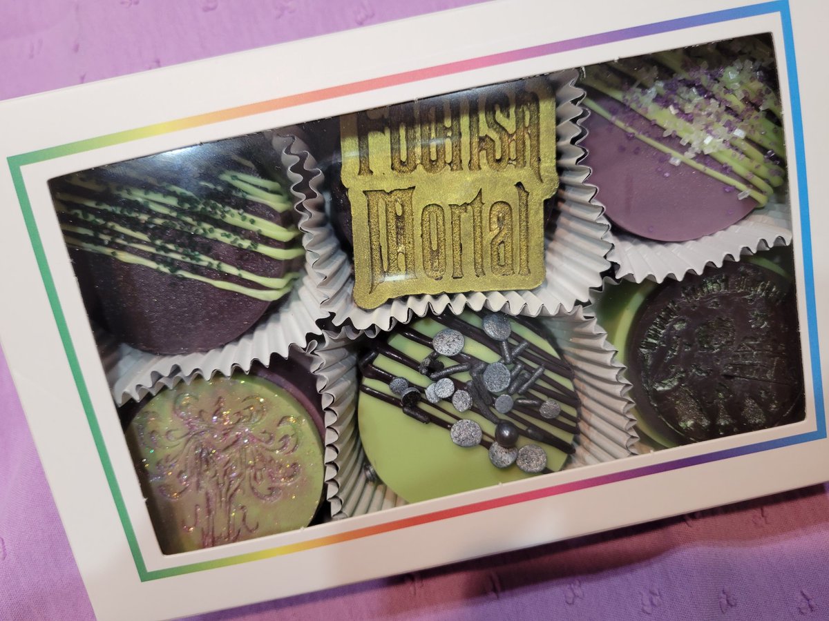 skerk's tweet photo. So because I'm insane and I love the #HauntedMansion I made chocolate covered Oreos. And I love them. 🥹 https://t.co/svuOEl1lrz