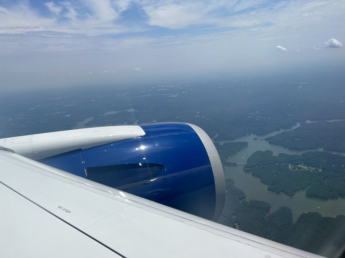 gregoryclive1's tweet photo. @airlinerslive Flying home to RDU https://t.co/F5xcHoEzTk
