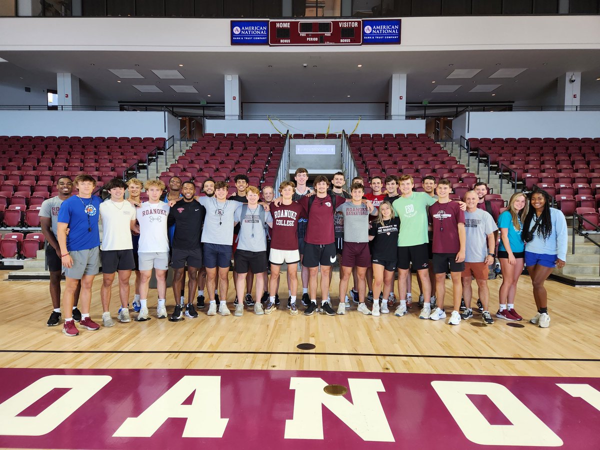 Clay_Nunley's tweet image. Camp doesn't happen without a tremendous staff. Thanks to our group for a great job!