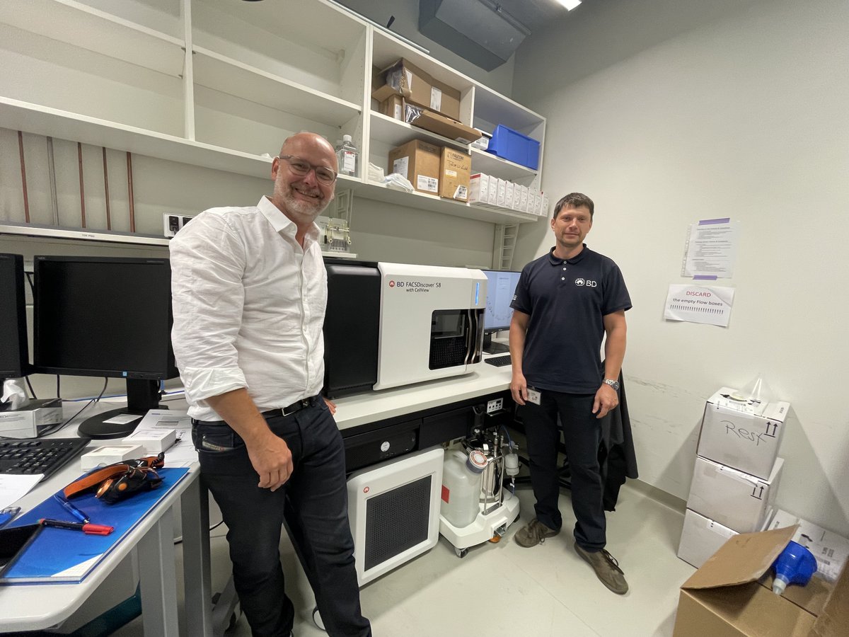 MarcBeyer19's tweet image. The new BD FACSDiscover S8 is finally in-house at @DZNE_en SystemsMedicine department! 🤯
Serial number 009 - licensed to flow 😎Excited to put our hands on it!
@BDBiosciences @LabSchultze #flowcytometry #spectralflow #cellview