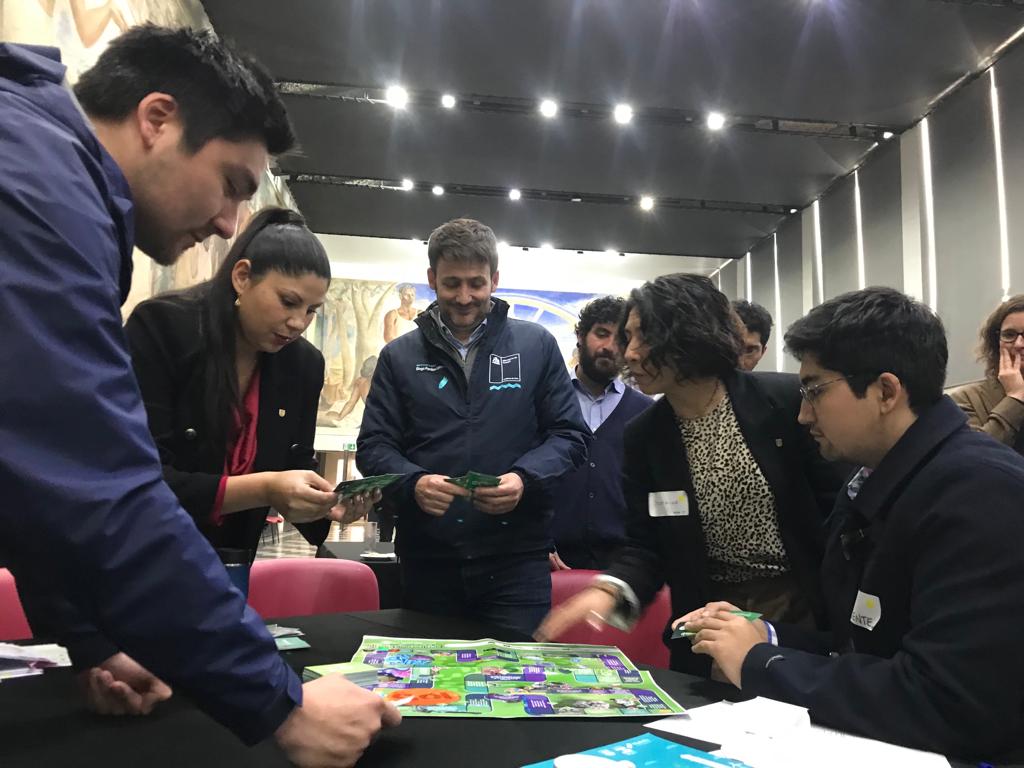 Durante el Plan de Acción para el Hidrógeno verde, el ministro <a href="/DiegoPardow/">Diego Pardow</a> jugando #HidrogenioUdeC <a href="/EnergiaBiobio/">Energía Biobío</a> <a href="/MinEnergia/">Ministerio de Energía</a> <a href="/udeconcepcion/">Universidad de Concepción</a> <a href="/AH2vBiobio/">Alianza Estratégica Hidrógeno Verde para el Biobío</a> <a href="/iit_udec/">IIT UdeC</a>