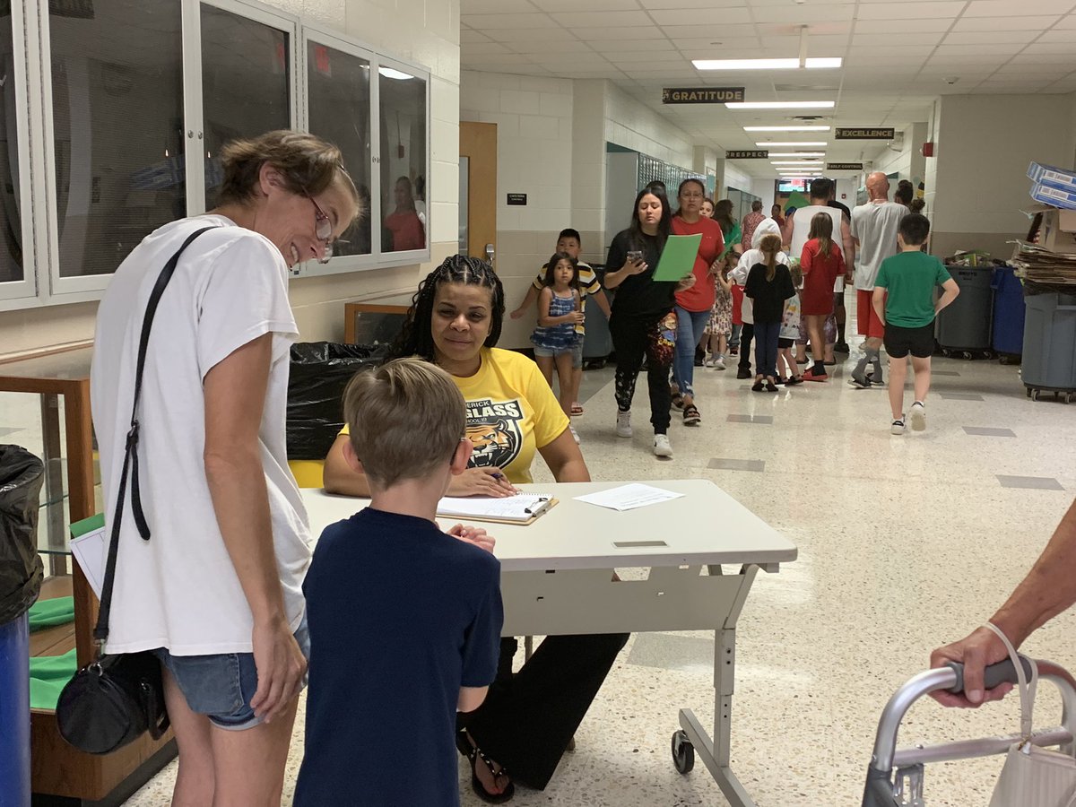brynn_kardash's tweet photo. A great turnout for open house @IPSdouglass19!  Introducing the vision and mission right when you enter! The staff, students, and families are ready to start the year! @IPSSchools #WatchUsWork https://t.co/FNI1JIybKg
