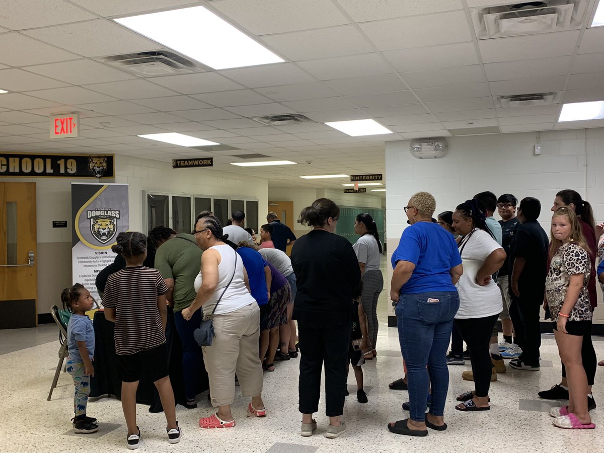 brynn_kardash's tweet photo. A great turnout for open house @IPSdouglass19!  Introducing the vision and mission right when you enter! The staff, students, and families are ready to start the year! @IPSSchools #WatchUsWork https://t.co/FNI1JIybKg
