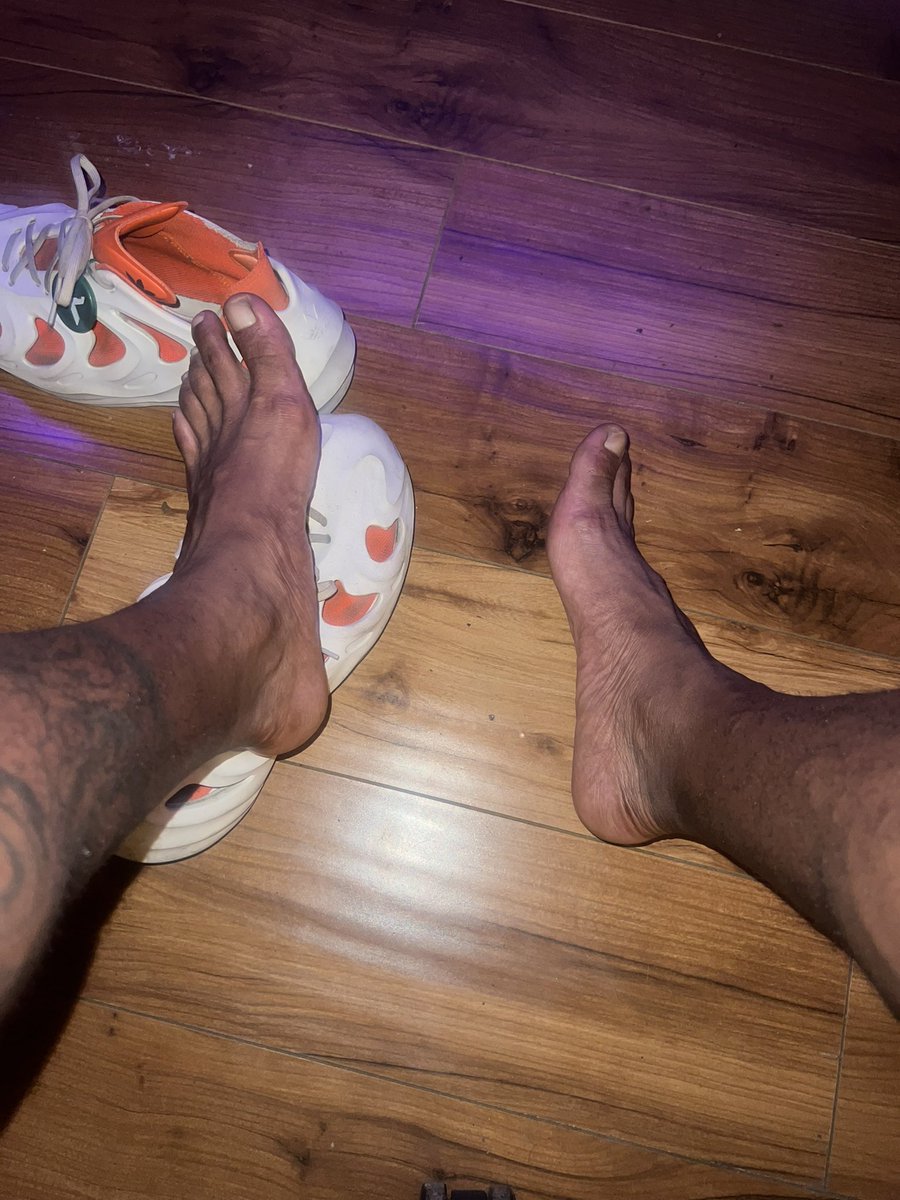 HayzeDaddy's tweet photo. First Footsie https://t.co/MKk163cJze