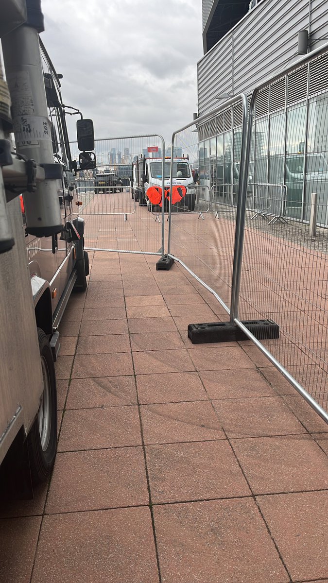 Links Broadcast tweet media