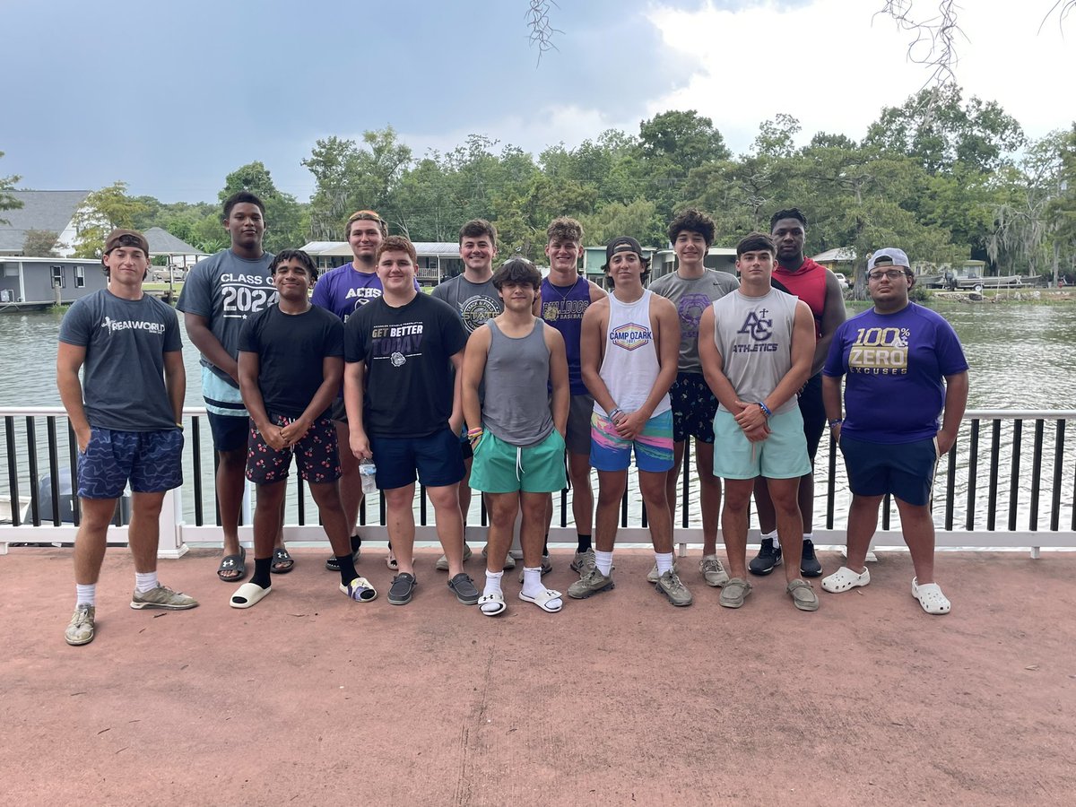 BulldogsAc's tweet photo. Senior Football 🏈 Retreat
#2023seasonloading #Brotherhood #PurpleRain⚡️ https://t.co/7aX4xDHikS