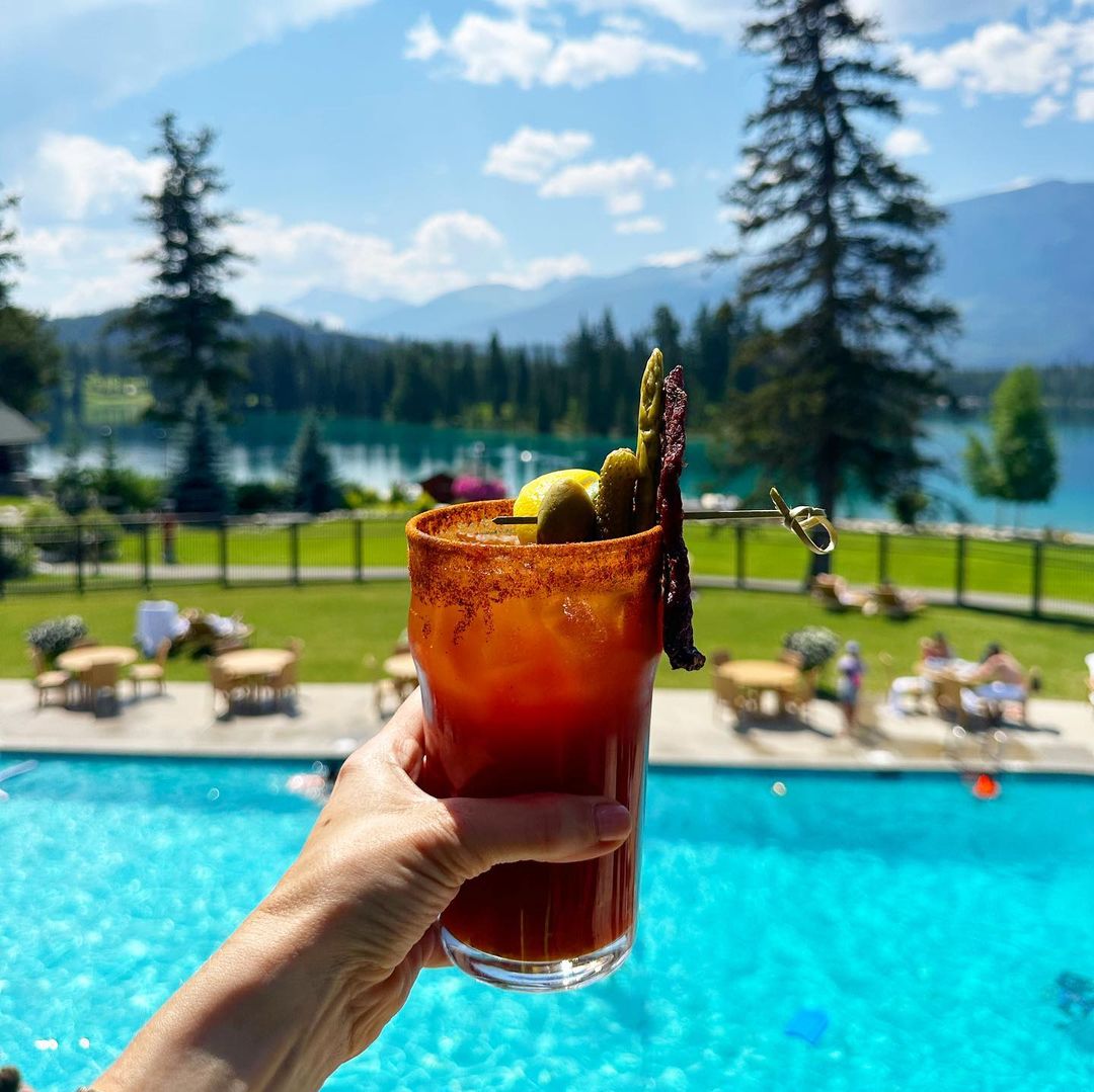 FairmontJPL's tweet photo. What better way to enjoy a Caesar than poolside, lakeside and mountainside all at once? π
πΈ: @rebeccabrawlinson (via Instagram)
#JasperParkLodge #CaesarTime #Poolside https://t.co/46k1aTm8ej