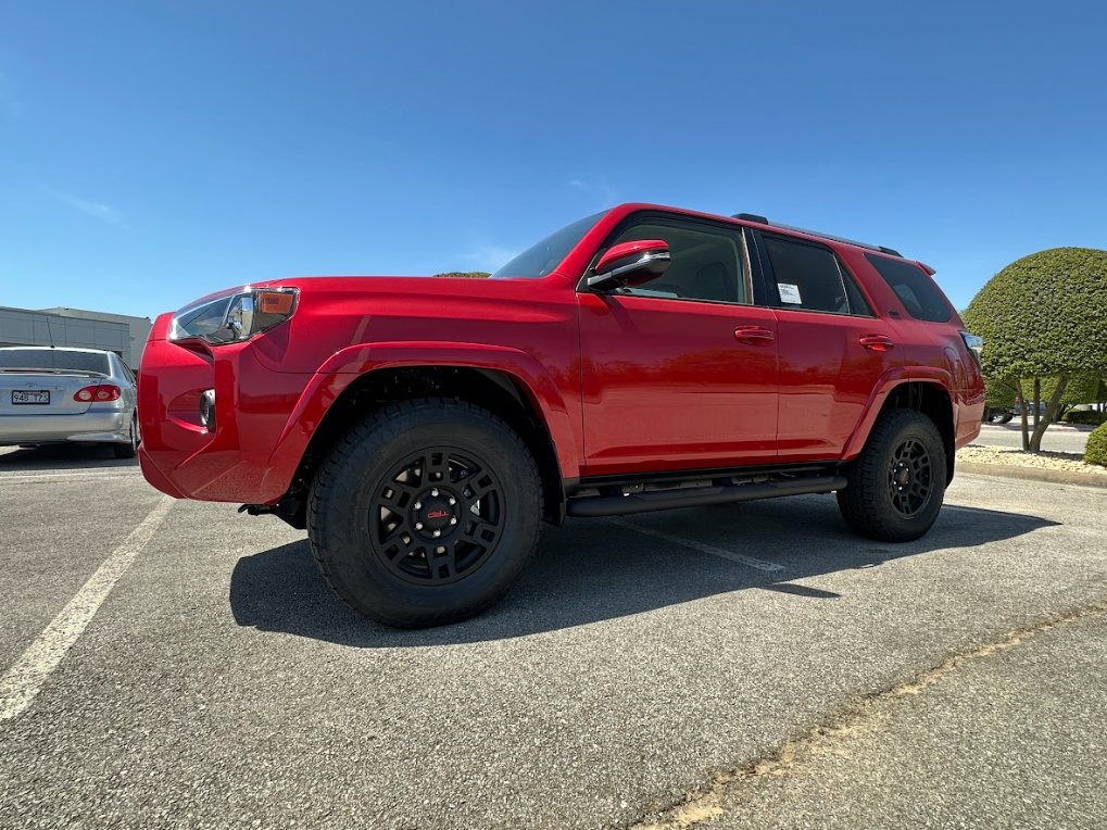 ToyotaNWA's tweet photo. A brand-new car is nice, but is it what's best for YOU? Read more about our Toyota Certified Pre-owned vehicles. 😎 😍 
https://t.co/TNXiOpv6Dg https://t.co/dUotmZ74Ks