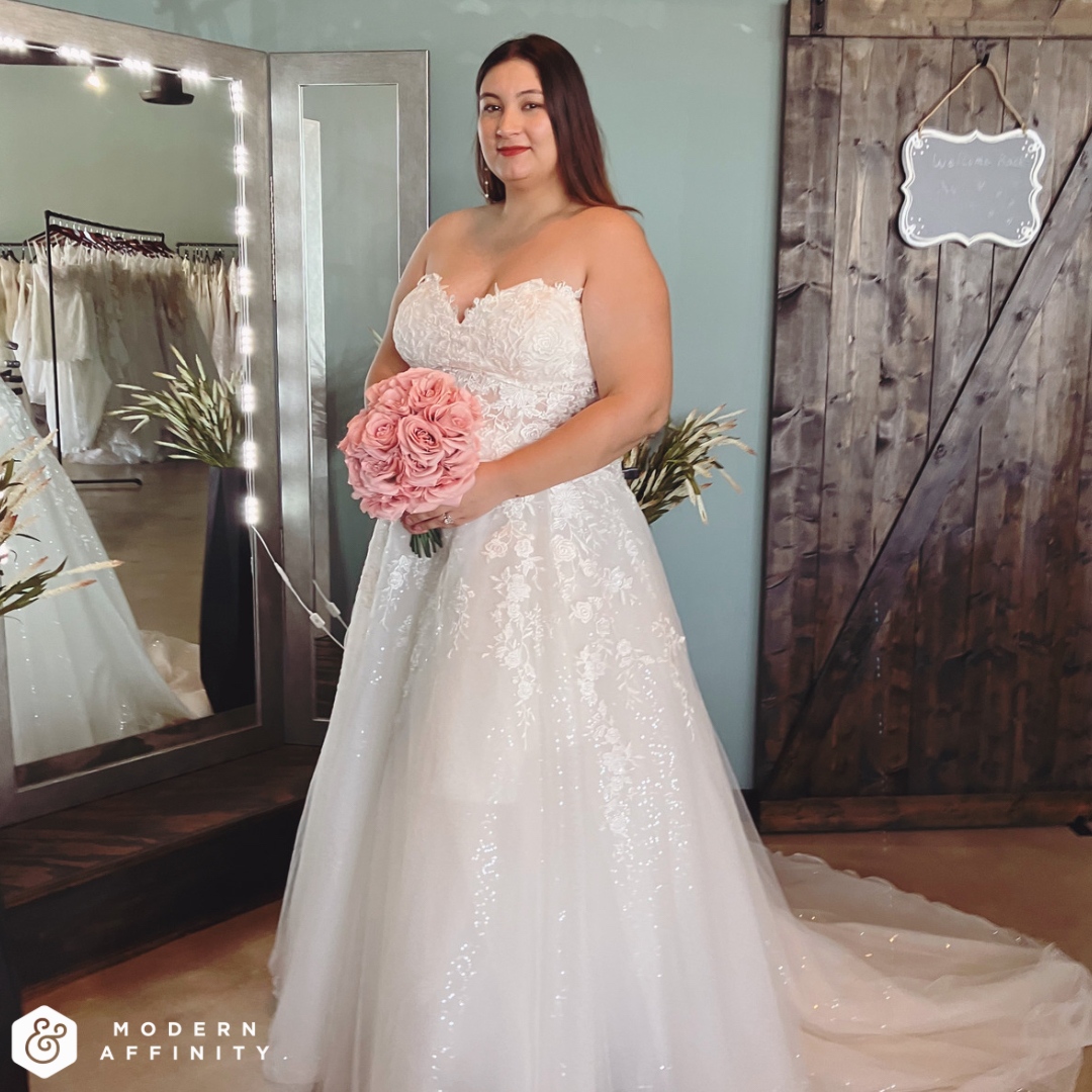 affinity_modern's tweet photo. The beautiful Bonita gown is on sale now, if you are around a size 20, please come to our store to try it on.
Now priced at 1875, please don’t miss this great deal💕

Designer: @randyfenolibridal

#randyfenolibride #modernaffinitybridal
#weddingdress #weddinggown ##bridalgown https://t.co/LolH2A5rQ9