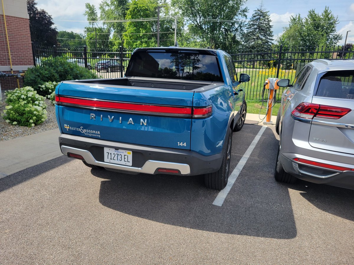 KISH2O's tweet photo. @BaxterWoodman Let's make a deal, we'll supply the power but you have to stop letting DW teach your folks how to park? https://t.co/jSbagXouNy