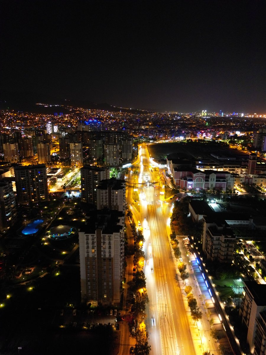 izmirgibiyiz's tweet photo. Belki de iyi gelir sana İzmir’in ışıkları 😍 https://t.co/oGLQAIEEF4