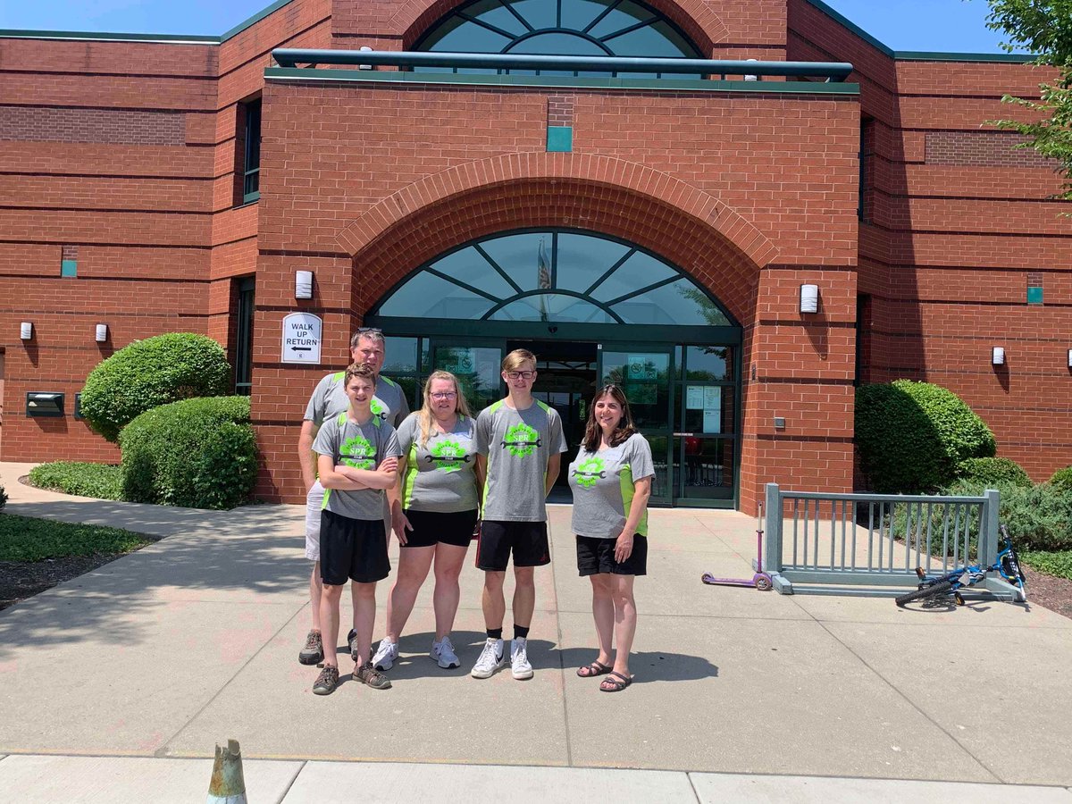 FTC11848's tweet photo. We recently hosted a workshop for kids at the @GraysLibrary! It was a great success. They learned about circuits and Legos, they got to make a robotics craft, and even got to drive our robot!
#FTC #FLL #Outreach #Robotics #STEM #Library #MoreThanRobots https://t.co/vdGAM7nJ7S
