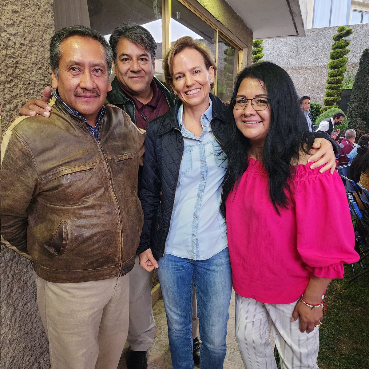 baryaka's tweet photo. Un gusto saludarte a mi amiga @IsabelPrietoDM, una vez más es un placer convivir y disfrutar nuestra fiesta patronal de #SantaAnaTlacotenco https://t.co/ec1LjBKveA