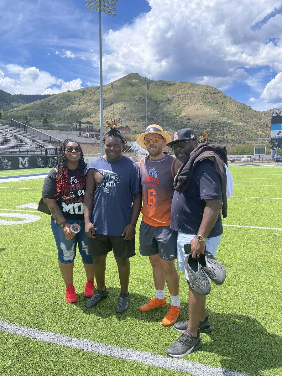 isolomi99's tweet photo. #AGTG After a great camp and conversation with @coachTthomas6 I'm blessed to receive my 3rd offer from Colorado School of Mines! @MinesFootball @BengalLifestyle @KentLaster @Coach_Jonez @CoachRGScott https://t.co/cShKRhqpFt