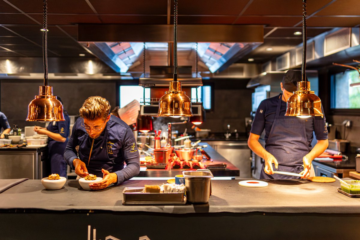 On a profité de notre escale nantaise pour aller découvrir le restaurant étoilé au #guidemichelin de Mathieu Pérou et de sa soeur Anne-Charlotte, installé au nord de #Nantes au bord de l'Erdre : Le Manoir de la Régate 😍🫶 coup de 🩵
📷 <a href="/NicolasDiolez/">Nicolas Diolez</a>