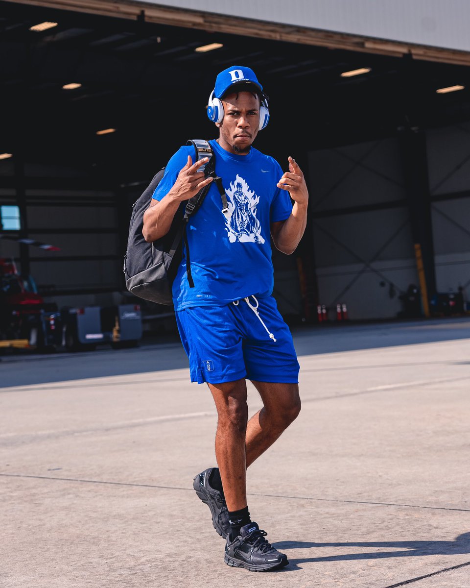DukeMBB's tweet photo. Wheels up to CHI! ✈️💨 https://t.co/tfLKvAbByq