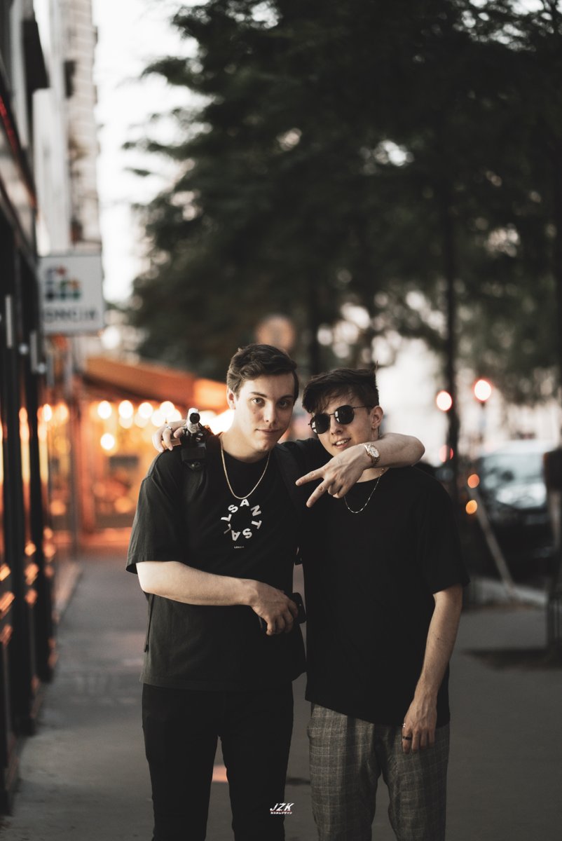 AnthonyZ tweet media