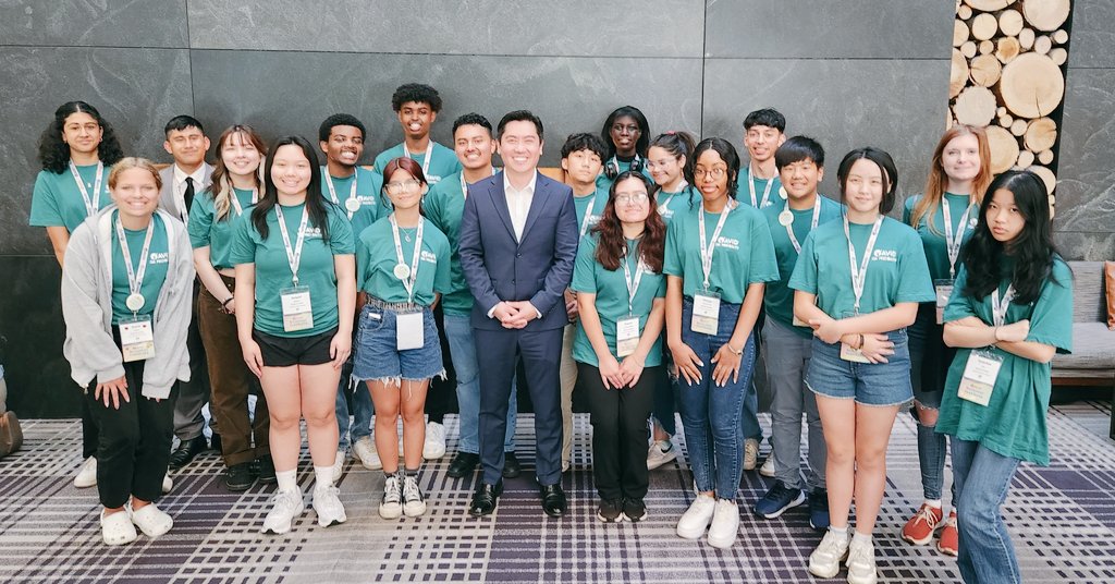 Our INCREDIBLE Minneapolis <a href="/AVID4College/">AVID</a> Student Leaders LOVED their opportunity to speak with and get to know AVID CEO Thuan Nguyen <a href="/ThuanSocial/">Thuan Nguyen</a>. They felt so honored, so lucky, and so inspired. Y'all should've seen the line for selfies!