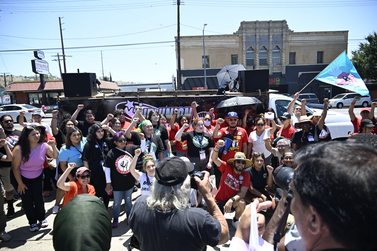 FightForAUnion's tweet photo. The #Starbus has made it to LA, and we're out in force supporting @SBWorkersUnited!

From coast to coast, #NoContractNoCoffee!

#SolidaritySummer https://t.co/GUu6hvg9N6