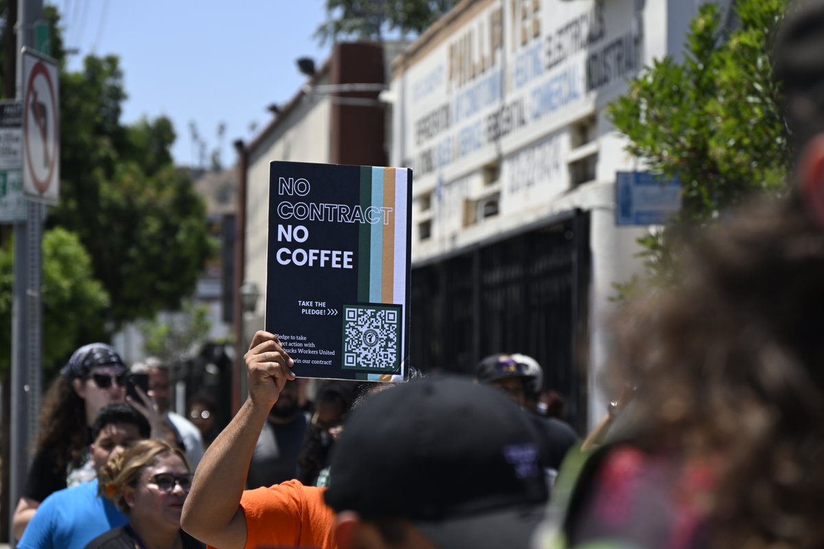 FightForAUnion's tweet photo. The #Starbus has made it to LA, and we're out in force supporting @SBWorkersUnited!

From coast to coast, #NoContractNoCoffee!

#SolidaritySummer https://t.co/GUu6hvg9N6
