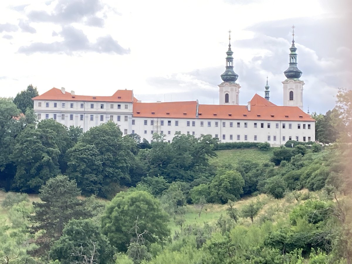 euro_tour's tweet image. プラハ(🇨🇿チェコ)。
ストラホフ修道院とバロック様式の教会。