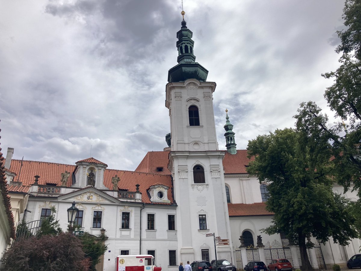 euro_tour's tweet image. プラハ(🇨🇿チェコ)。
ストラホフ修道院とバロック様式の教会。
