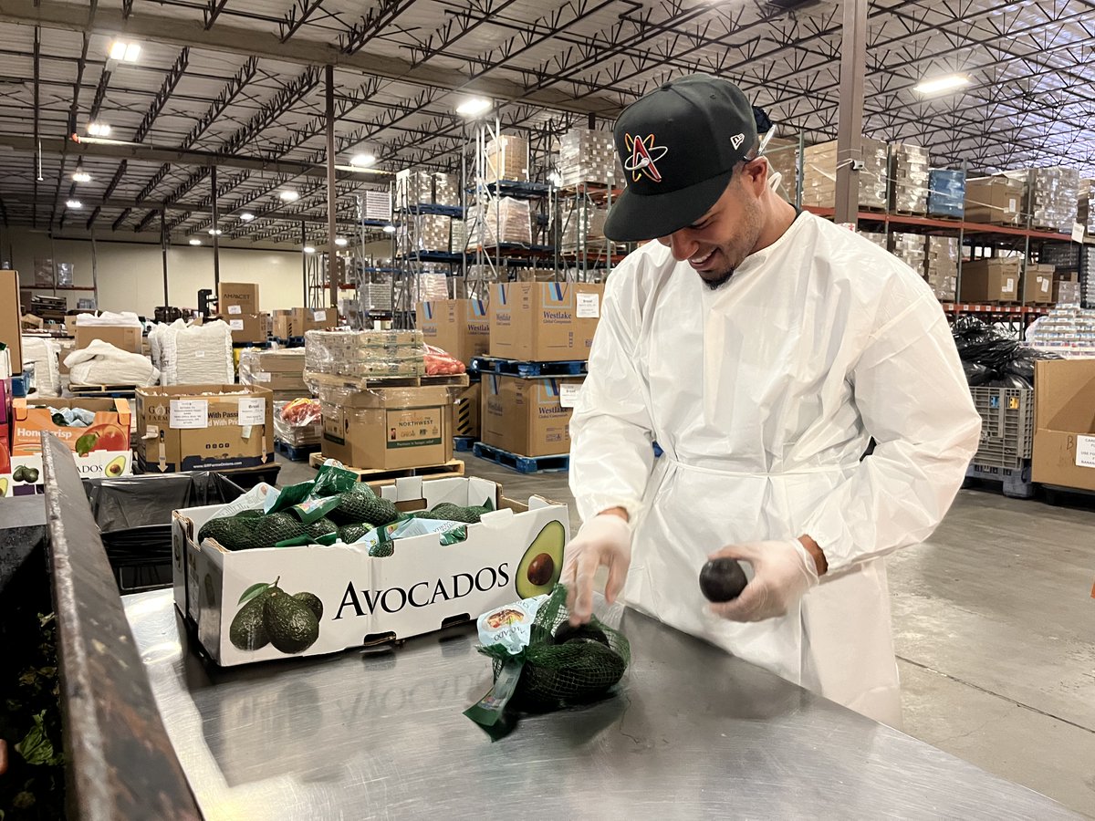 ABQTopes's tweet photo. This morning @d_cope1, @RealSlimSchunky, TrevorBoone_33, @YorvisTorre, @kylejohnston834 and our front office staff volunteered at @RoadrunnerFdBnk to help assist families in need! #IsotopesInvolved https://t.co/Cm8UDvwyP5