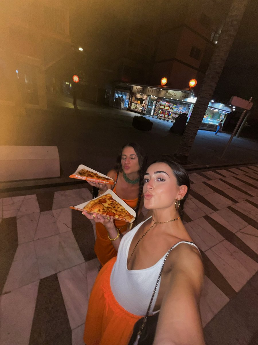 a veces solo necesitas a tu amiga, sol, playa y desconectar unos días :)