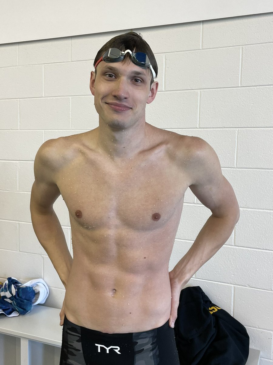 🚨TEAM RECORD ALERT🚨 This guy right here has been working his tail off and it shows!! This morning at Futures, Jeffrey Pfannenstein took off like rocket ship in the 100 free on his way to becoming the first Rapids swimmer ever to break :53 with a 52.93!! Way to go!! 🚀