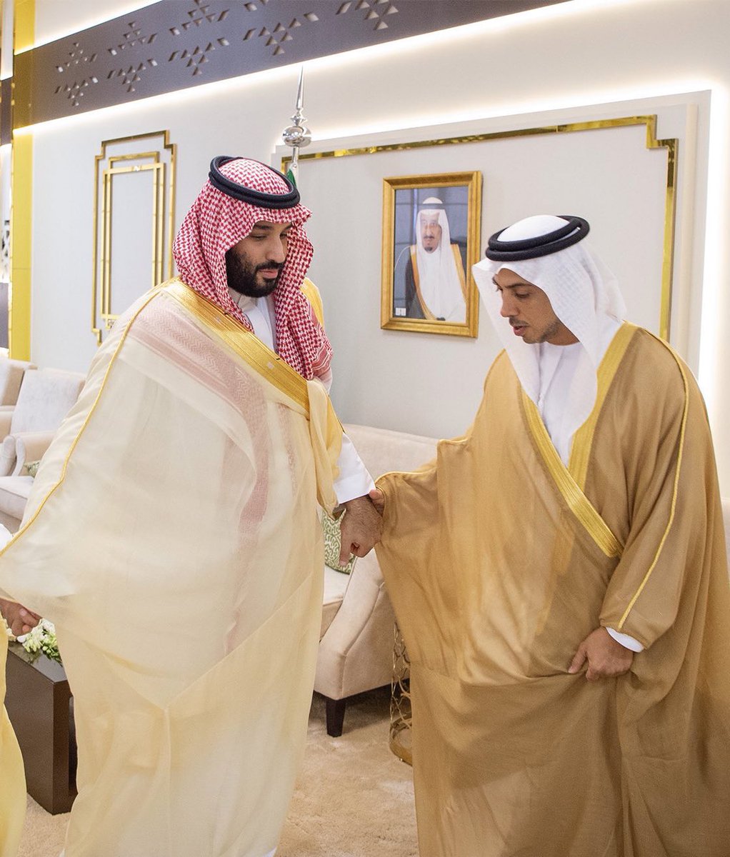 سمو #ولي_العهد الأمير #محمد_بن_سلمان
يُعزي في اتصال هاتفي أخيه سمو  الشيخ
الشيخ #منصور_بن_زايد آل نهيان، نائب
رئيس دولة #الإمارات، نائب رئيس مجلس
الوزراء، وزير ديوان الرئاسة وذلك في وفاة
اخيه سمو الشيخ #سعيد_بن_زايد_ال_نهيان 
رحمه الله وغفر له ..

snapchat.com/add/alsaud1ksa