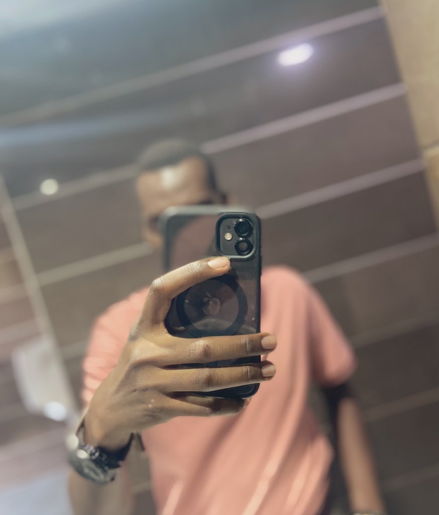 DidoMosha's tweet photo. mirror mirror on the wall https://t.co/ZC14PKWalS