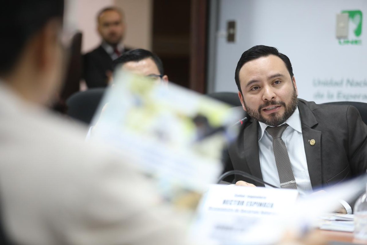 La Comisión de Ambiente, Ecología y Recursos Naturales, instancia presidida por el diputado Darwin Lucas, se reúne con el viceministro de Recursos Naturales y Cambio Climático del @marngt.