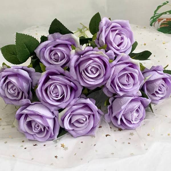 AFyreForLife's tweet image. When your sexy af husband shows up during lunch in his police chief uniform with your favorite roses, not only does he get a homemade sandwich, but he gets anything else he wants as well.

@EnamoredByThem has spoiled me since high school.