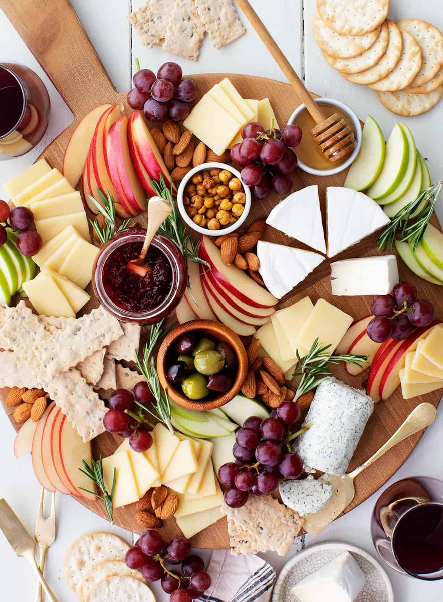 rhondawithabook's tweet photo. Jane Austen characters and their girl dinners (a thread)

Emma Woodhouse: fancy charcuterie girl dinner https://t.co/mQph6dVYOL