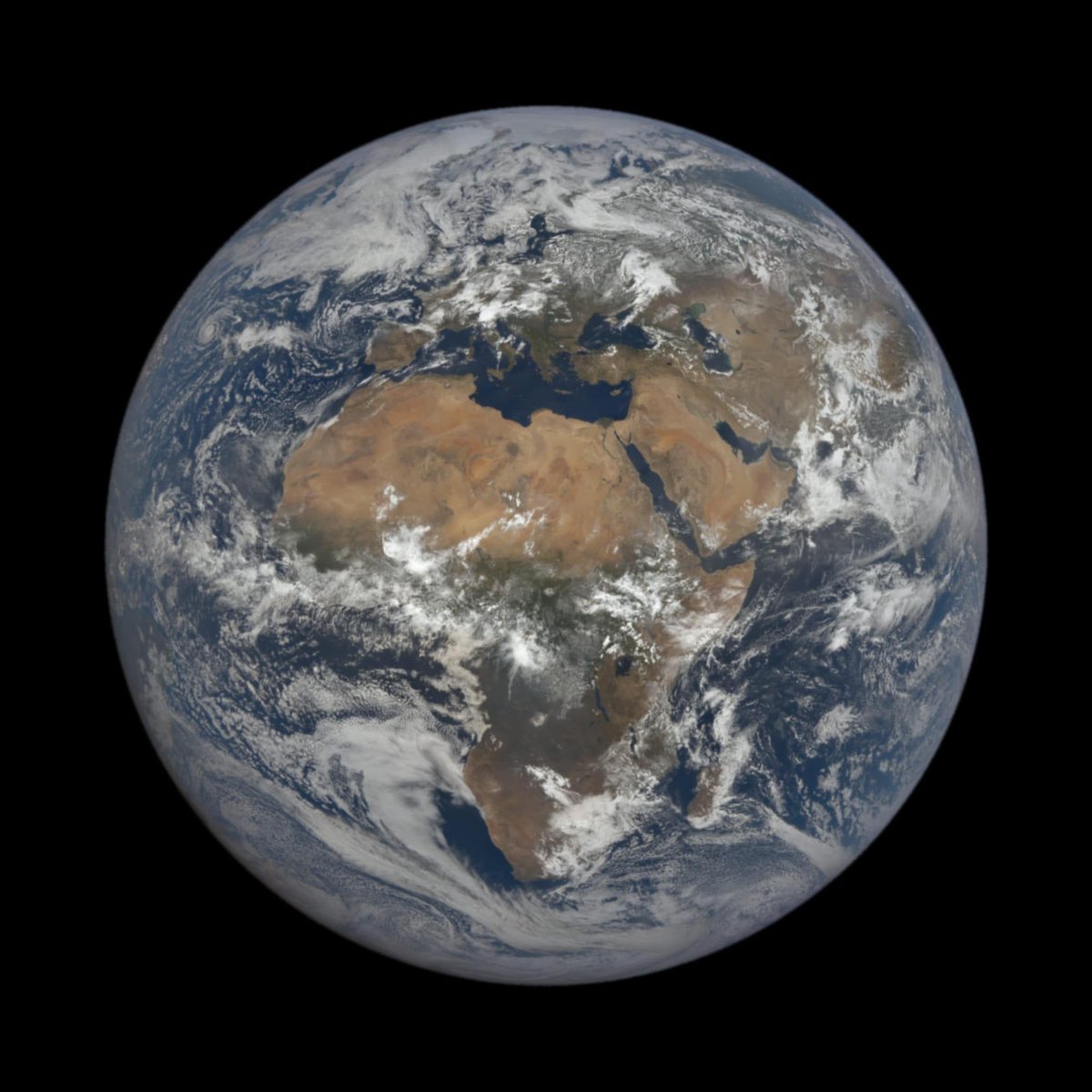 Iraqgren's tweet photo. The last picture taken of Earth several days ago by @NASA
#Greeniraq https://t.co/1V7lER2PEs