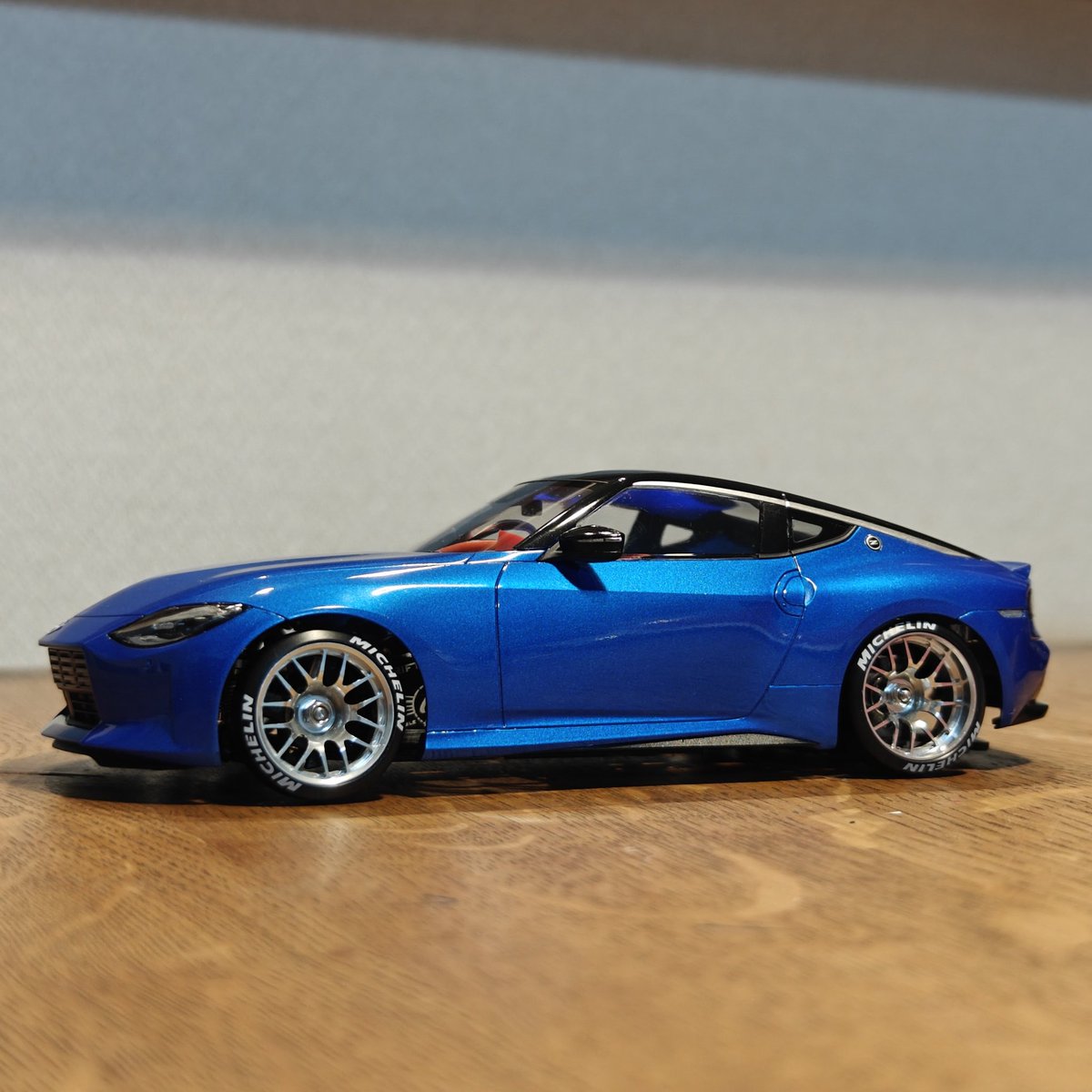 kadono86's tweet photo. DRIFT A.R.T DA3S
新型Z出来ました！(/･ω･)/
細かい調整はこれからだけど、とりあえずカッコイイよ😆

#フェアレディZ #DA3S #driftart #driftartda3s #ラジコン #小さいラジコン https://t.co/jiCQxEkBLe