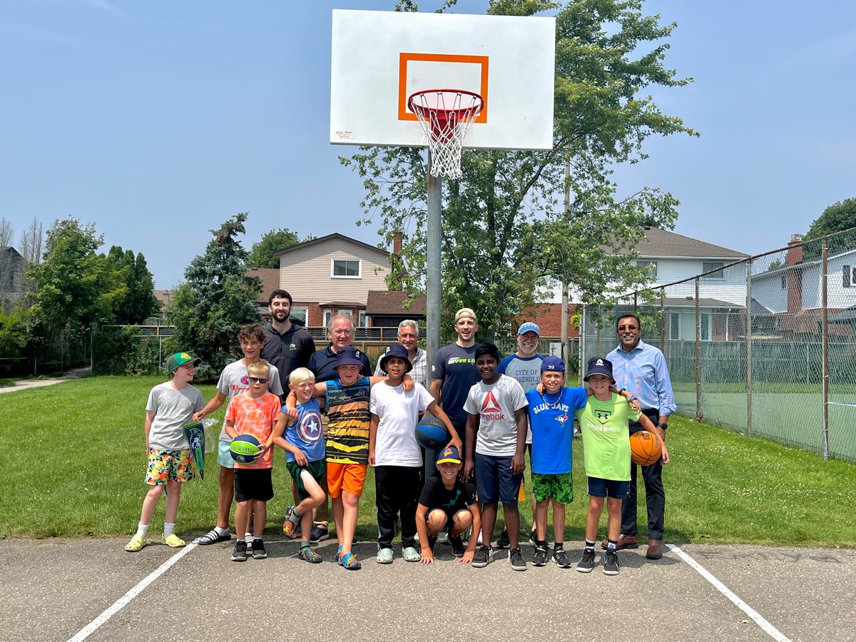 Thanks to all of the basketball kiddos who came out yesterday to help us test out the new basketball netting at South Confederation Park and Village of Beaverdams Park, donated and installed by the <a href="/RiverLions/">Niagara River Lions</a>! 🏀