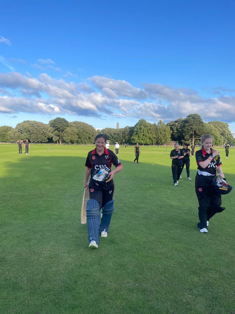 pembrokecricket's tweet photo. Clare Shillington continued her sensational run of form with 145* vs Phoenix this evening, helping the W1s to a vital win ☄️ Thanks to Phoenix for some great hospitality afterwards 👏 https://t.co/nk9Rw4qSeR
