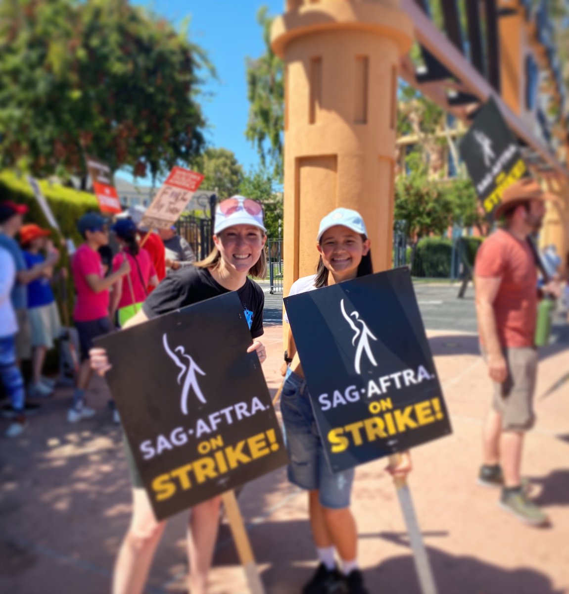 Araceli Prasarttongosoth (@actoraraceli) on Twitter photo Picketing with my agent <a href="/YouthAgent_Bri/">Bri Curtis</a> 🪧 #SAGAFTRAstrong #SAGAFTRAstrike #Power2Performers #DDOKids #ThatsSoDDO Picketing with my agent <a href="/YouthAgent_Bri/">Bri Curtis</a> 🪧 #SAGAFTRAstrong #SAGAFTRAstrike #Power2Performers #DDOKids #ThatsSoDDO