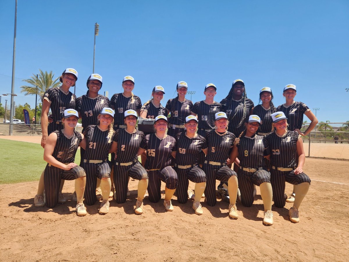 kiyaj_15's tweet photo. ELITE 8!!! Let’s keep it rolling💛💛 @IowaPremierFP @IPF_James5 @chhelt https://t.co/z01r4DOznK