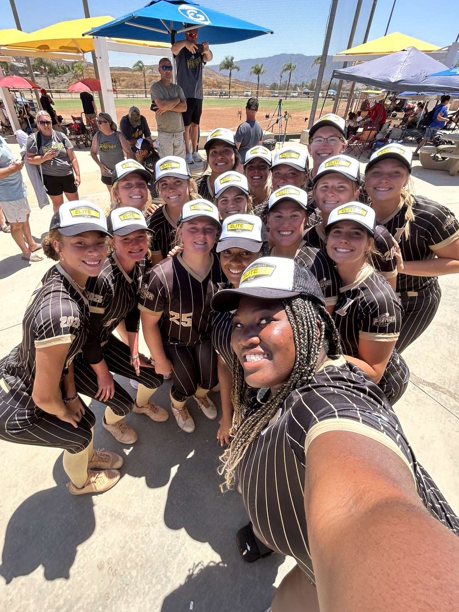 kiyaj_15's tweet photo. ELITE 8!!! Let’s keep it rolling💛💛 @IowaPremierFP @IPF_James5 @chhelt https://t.co/z01r4DOznK