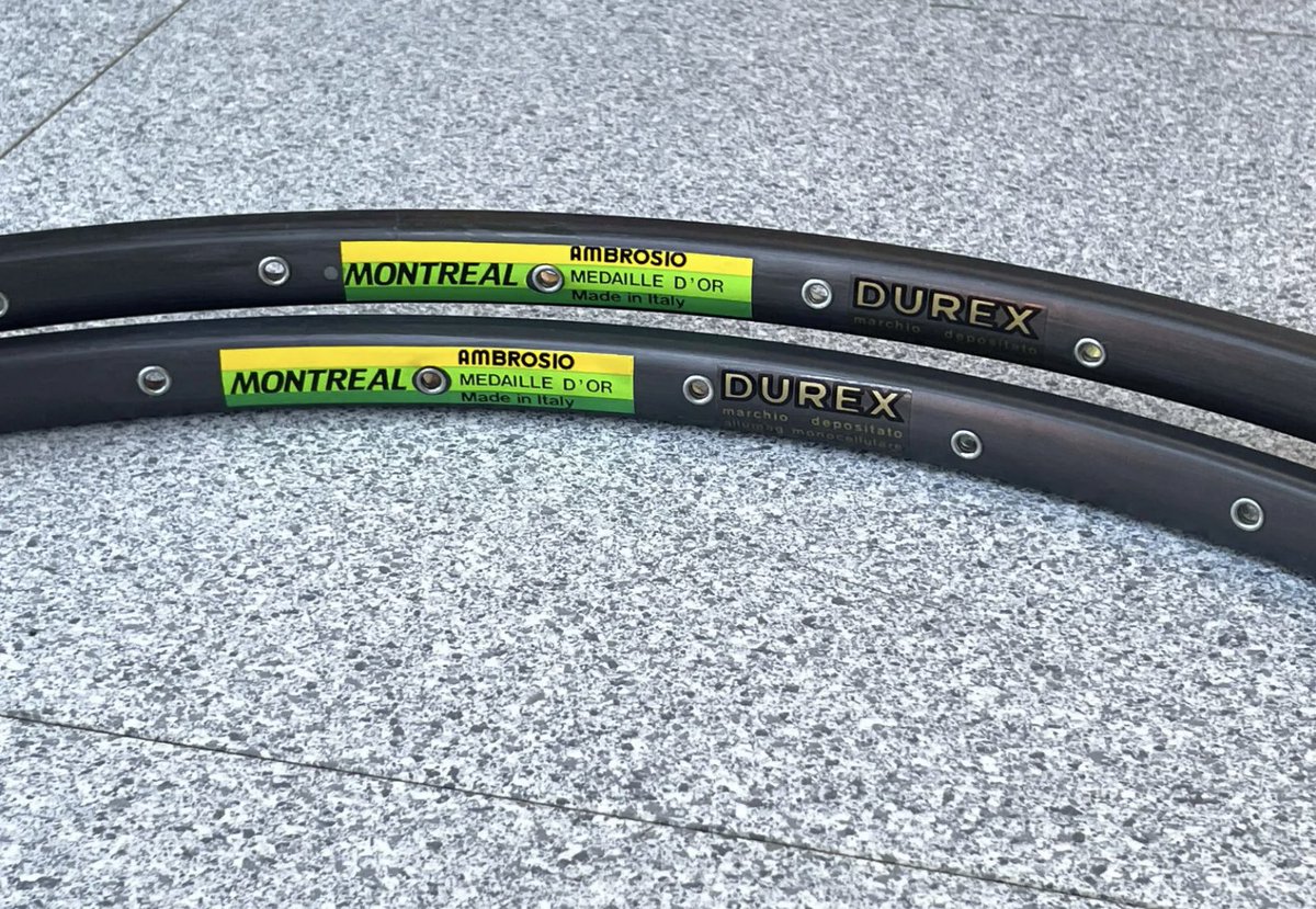 mission753's tweet photo. The things  of dreams back  in the day, 32 hole with s/s spokes on Super Record small flange, and Clement Criterium tubs ❤️ https://t.co/qe7z6trgfR