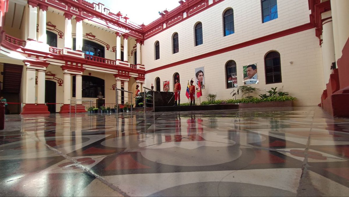 🇻🇪🤝🇷🇺#DeInteres || Dotación del Buque Escuela "Perekop" de la Federación Rusa, cumpliendo con la agenda de actividades culturales y deportivas visitaron el Conjunto Monumental Panteón Nacional, Mausoleo de El Libertador y el Cuartel de la Montaña 4F.
<a href="/NicolasMaduro/">Nicolás Maduro</a>