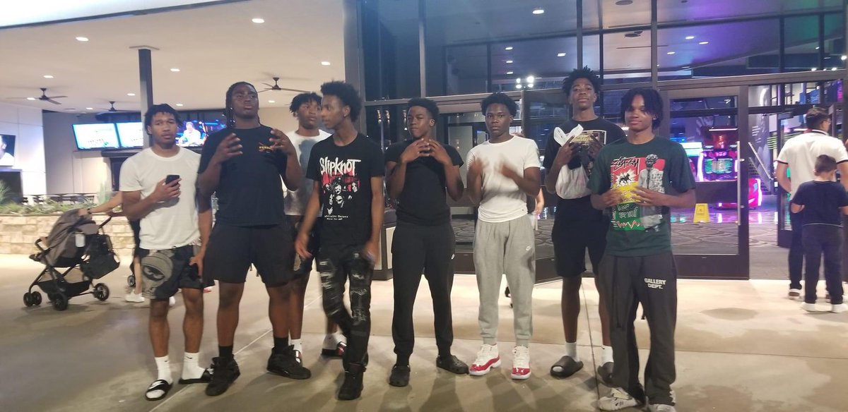 All Arkansas Red 2025 AKA Pooh’s PlayGround having fun in the ATL a few weeks back. They went 6-0 at the <a href="/RL_Hoops/">RecruitLook Hoops</a> Elite 32 Live <a href="/AaronBritton05/">Aaron Britton</a> <a href="/AndreBarnes23/">Andre Barnes</a> <a href="/MontrellMartin6/">Montrell “trell” Martin 🌟</a> <a href="/j2official501/">Johnathan</a> <a href="/TylenJones05/">TJ</a> @stevent2025 @kcforshort05 
<a href="/officialpj23/">PJ</a>