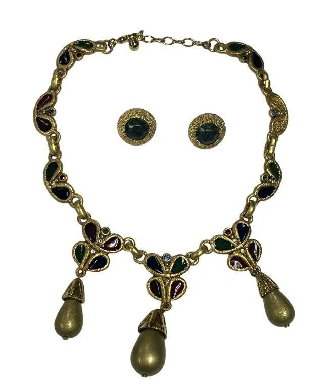 AUCTION ALERT: 5-AUG-23 Hanlin's Movie/TV Memorabilia auction. Lot 337 - Film script for Agatha Christie's "Witness for the Prosecution" (1957) , Lots 65/66: Clothing items from 2017 "Crooked House" film worn by Glenn Close &amp; Gillian Anderson. See: icollector.com/Hanlin-s-Summe…